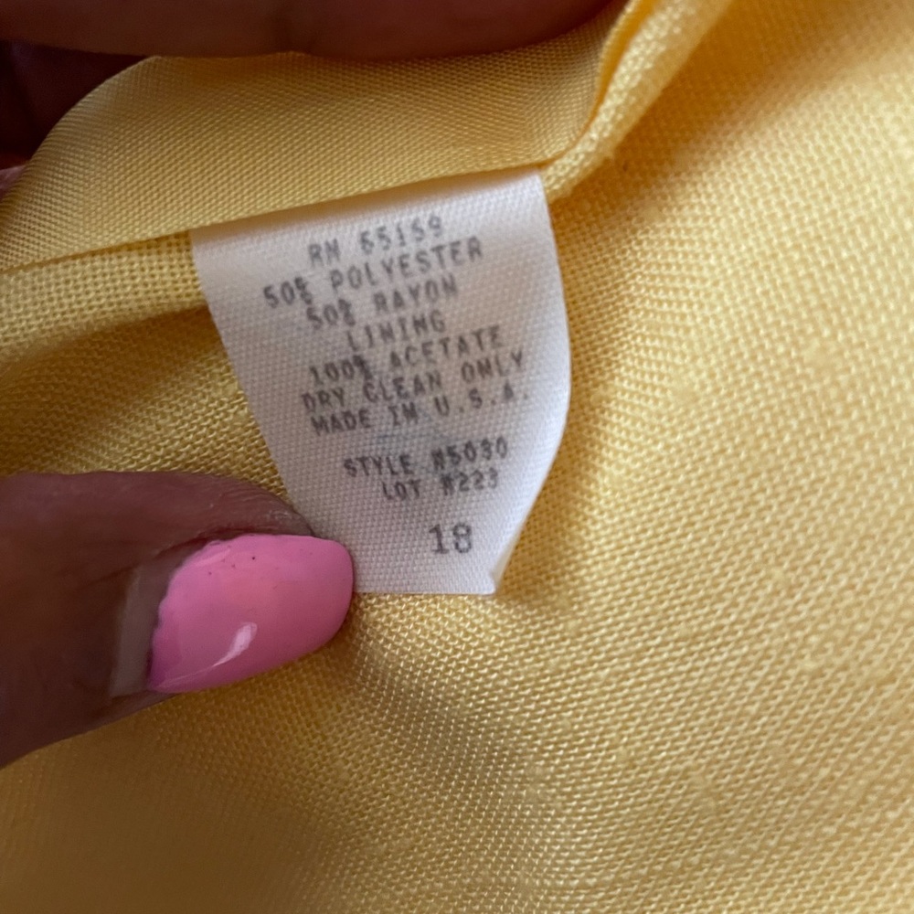 Nice Spring/Summer Suit - image 3